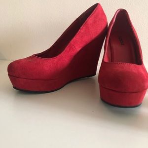 Red platform wedges